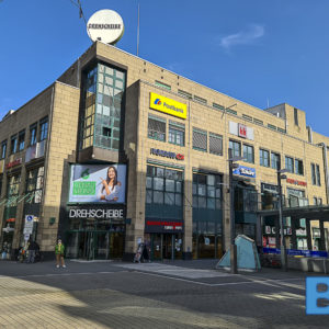 20210225_115715 Beitrag: Aggressive Frau schlägt, tritt und beißt Polizisten