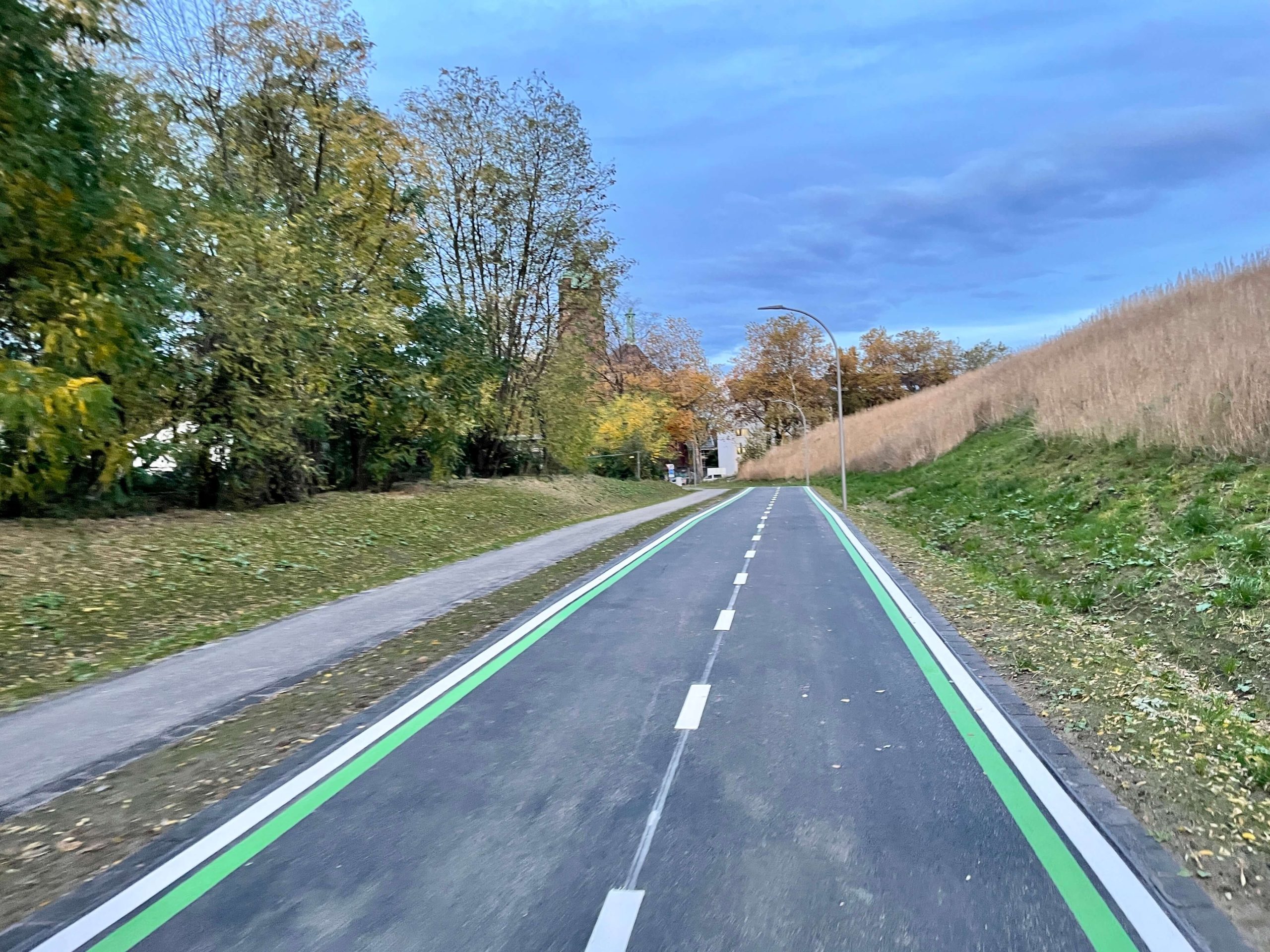 RS1_Trennung_von_Geh-_und_zu_schmalen_Radweg_beim_RS1_Ruhr Beitrag: Votum des ADFC Bochum zum AGFS-Verlängerungsantrag der Stadt Bochum