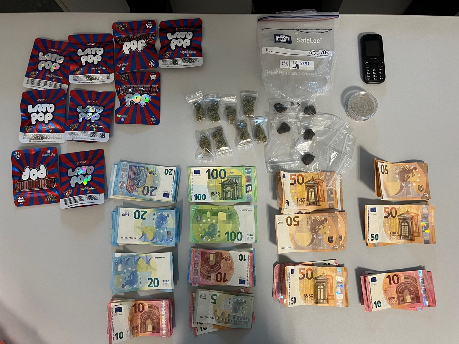 Sichergestelltes Bargeld und Betäubungsmittel Beitrag: Polizei zeigt weiter Präsenz in der Bochumer Hustadt