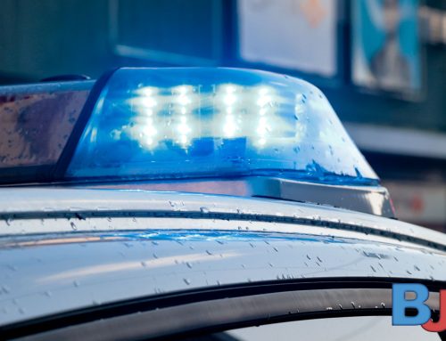 Schwerer Unfall am Ruhrpark: Kleinkraftradfahrer verletzt