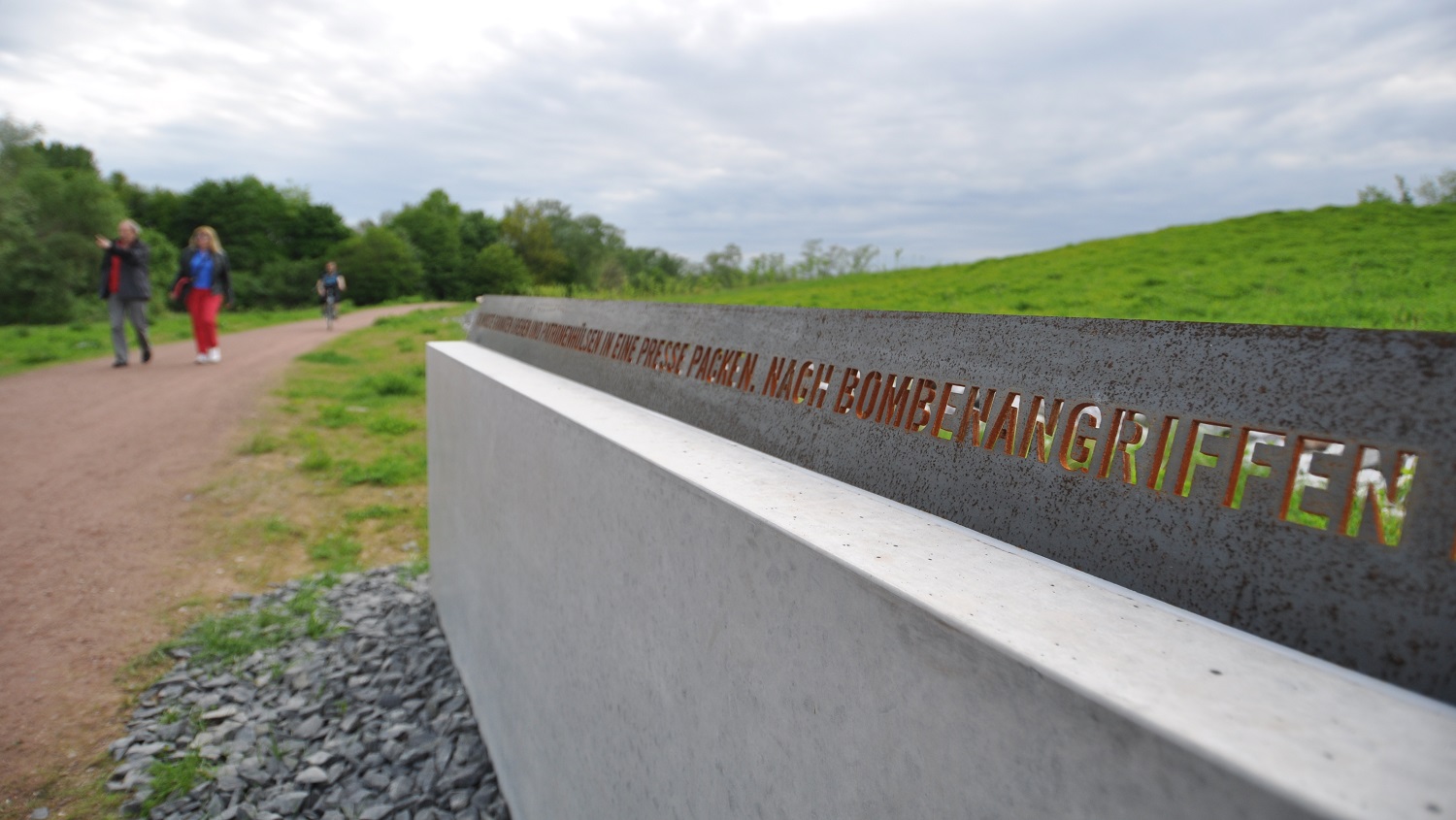 „Laute Stille“ Beitrag: VHS-Radtour erinnert an Zwangsarbeitslager in Bochum