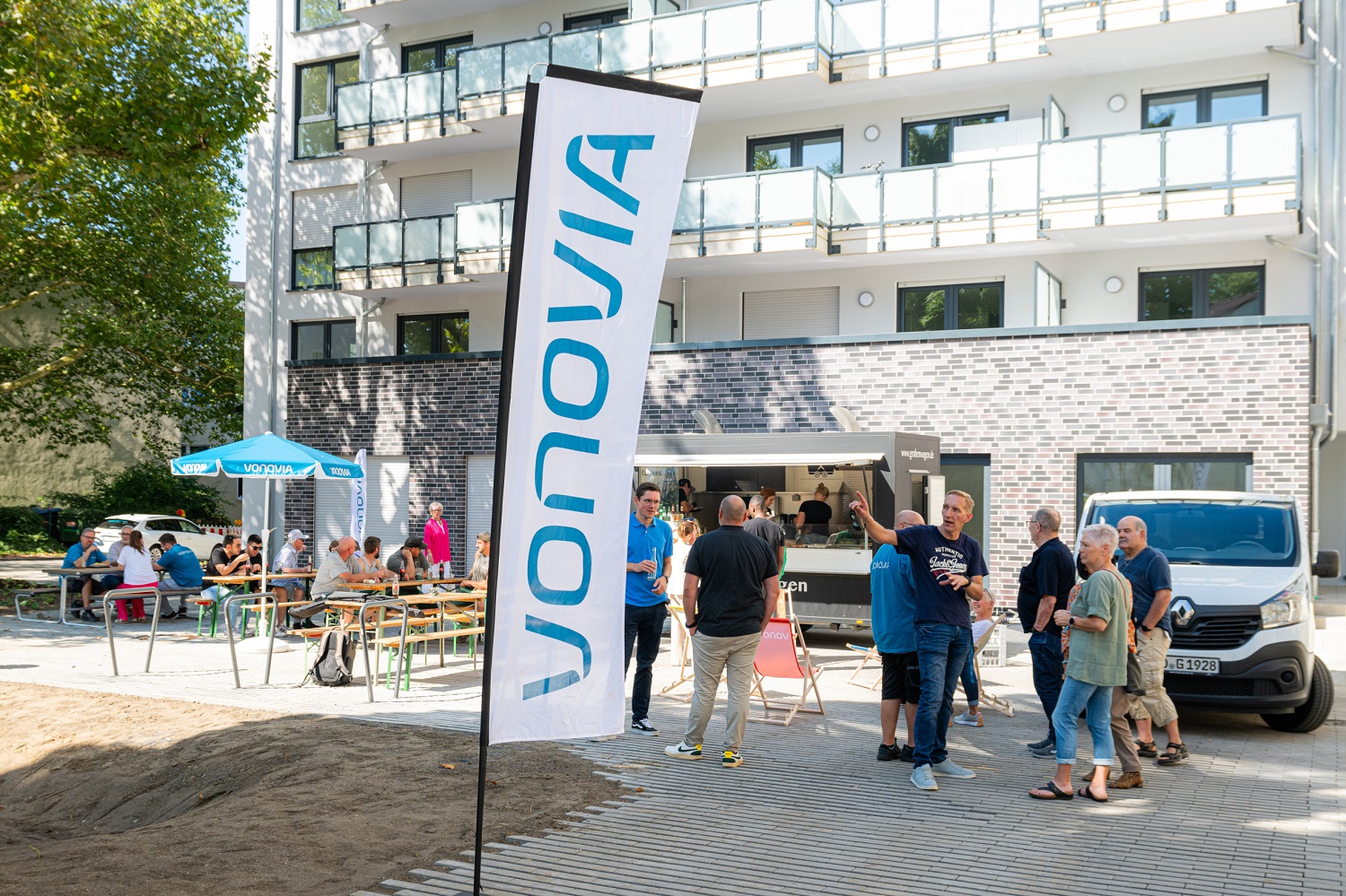 Bärendorfer Bögen_Vonovia feiert sommerliches Mieterfest am neuen Quartiershaus Beitrag: Vonovia eröffnet Quartiershaus in den Bärendorfer Bögen