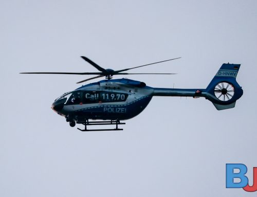 Unfallflucht mit Folgen – Polizei stellt Fahrer mithilfe eines Hubschraubers
