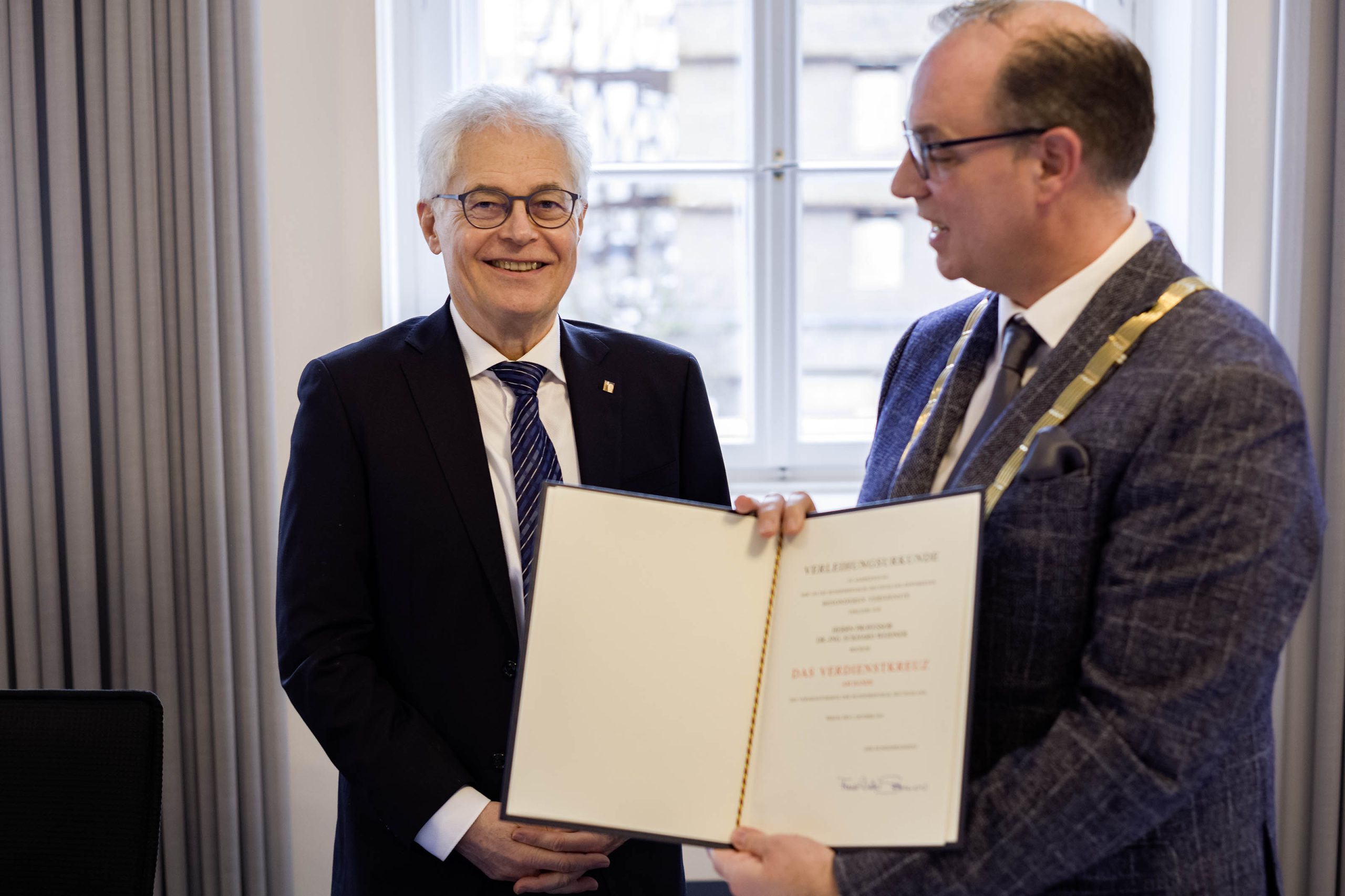 Foto: Michael Grosler; www.Grosler.de Beitrag: Verdienstkreuz für Prof. Dr. Eckhard Weidner