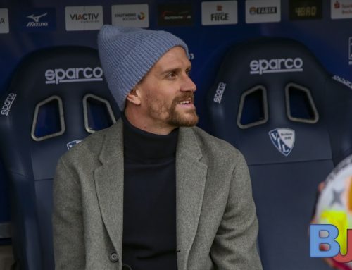 Simon Zoller und Marcel Sobottka treffen sich im Stadtarchiv Bochum