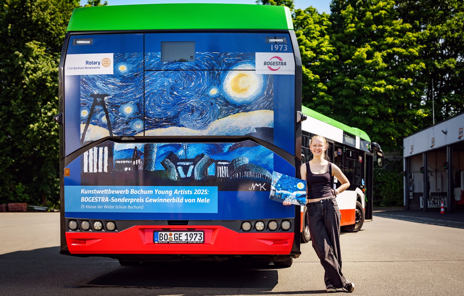 Beitrag: Bochum Young Artists: Kunstwerk von Neuntklässlerin ziert BOGESTRA-Bus