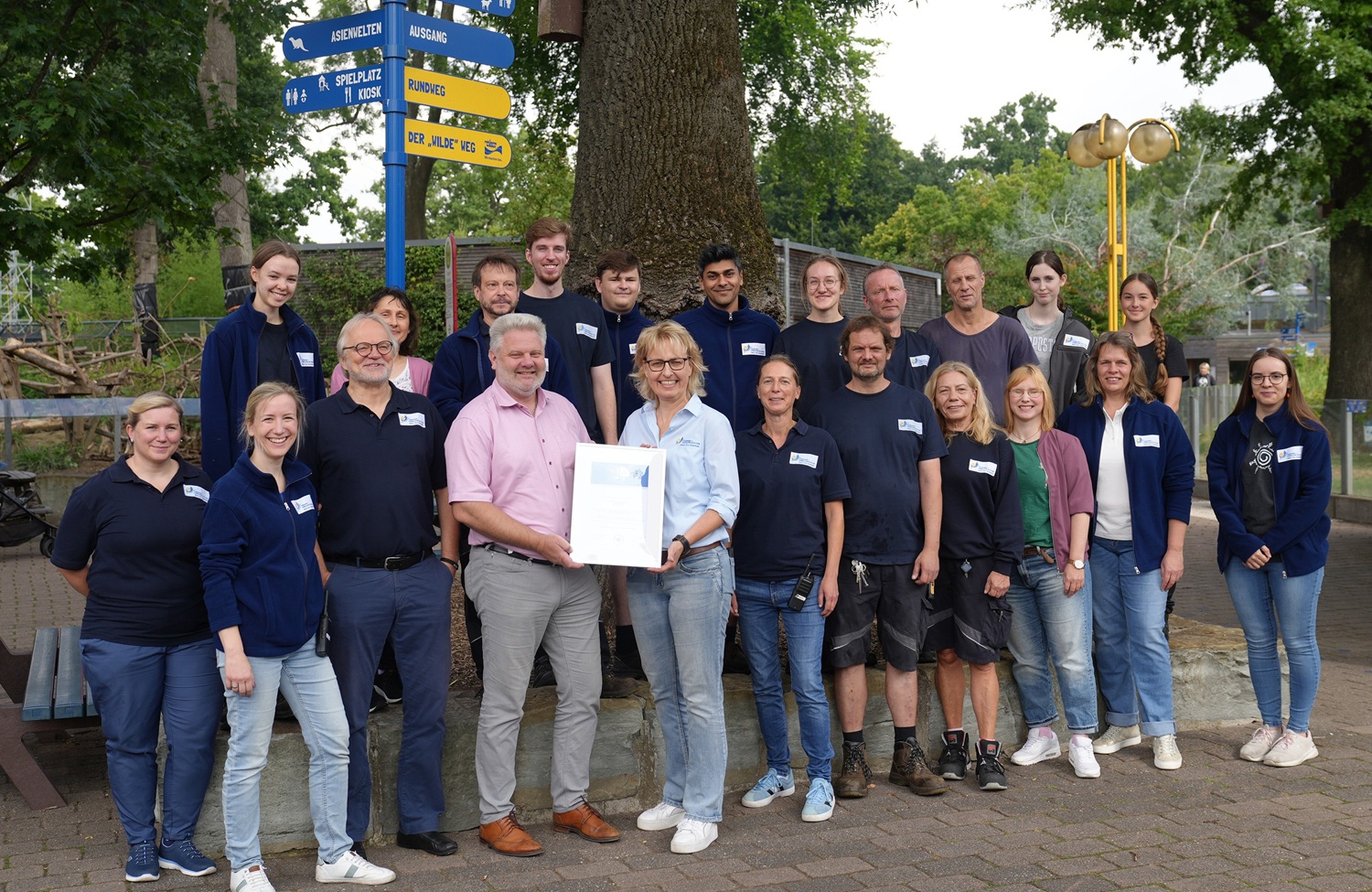 Das Team Tierpark Bochum freut sich über die erneute AMS-Auszeichnung Beitrag: Tierpark Bochum erhält erneut AMS-Auszeichnung