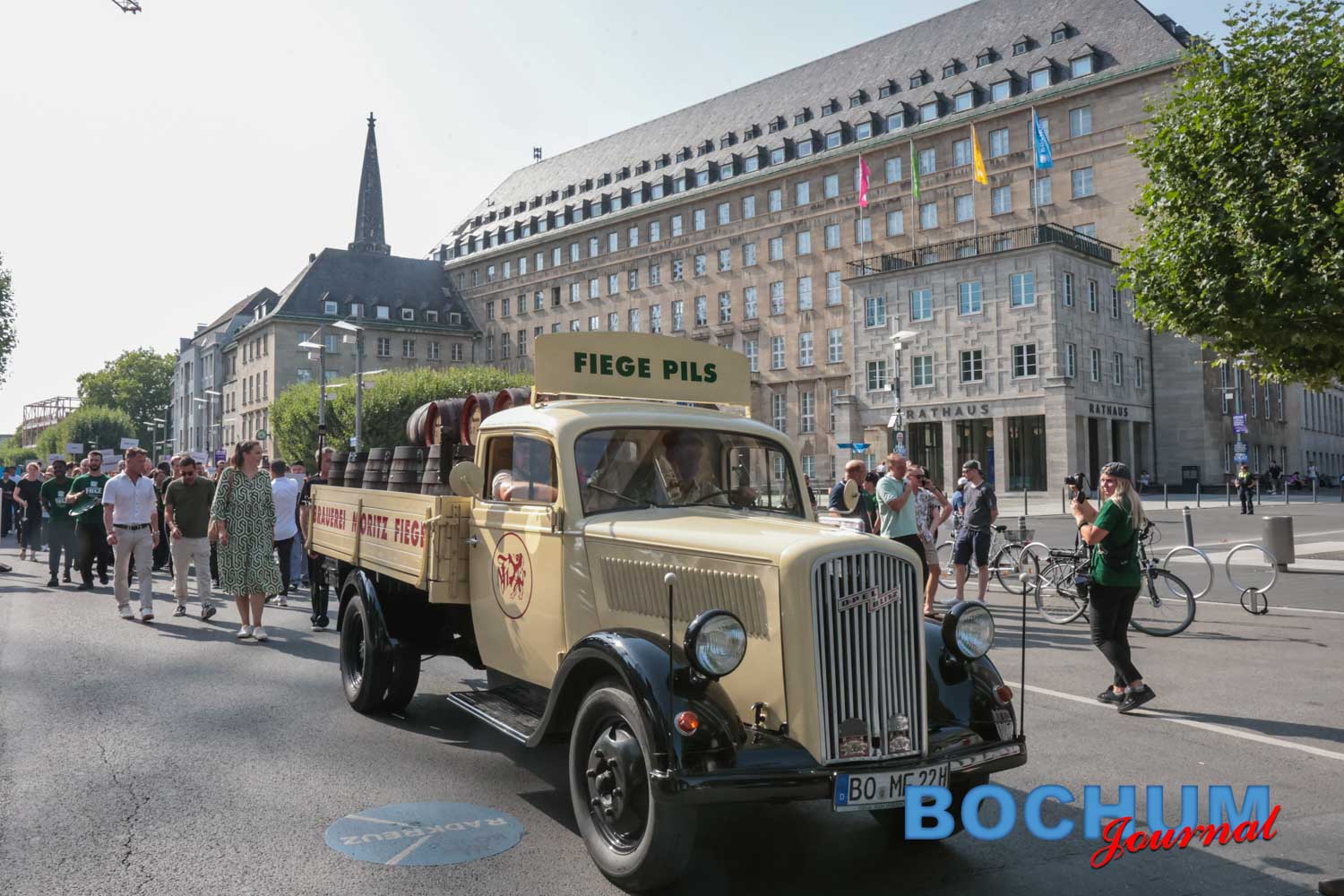 Parade zur Eröffnung von Bochum Kulinarisch Beitrag: „Bochum kulinarisch“ lädt zum Genuss unter freiem Himmel