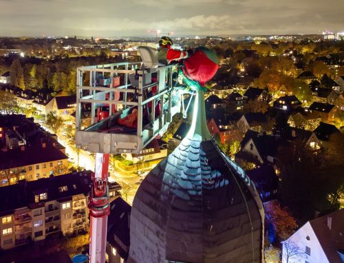 Locker sitzende Kirchturm-Kugel sorgt für achtstündigen Feuerwehreinsatz