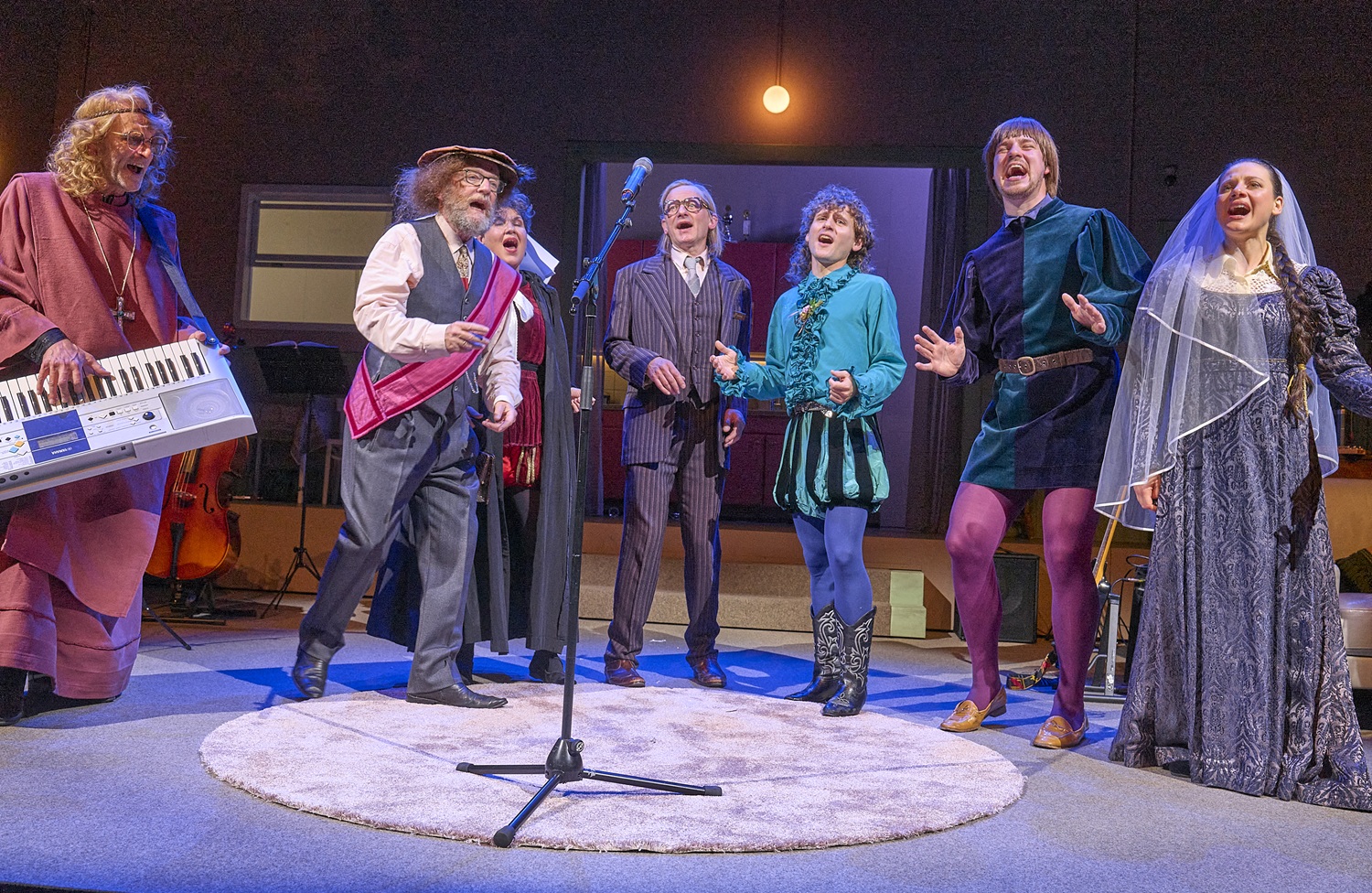 Romeo und Julia allerdings mit anderem Text und auch anderer Melodie Beitrag: Shakespeare trifft Strumpfhose – Romeo und Julia tanzen durch die 70er