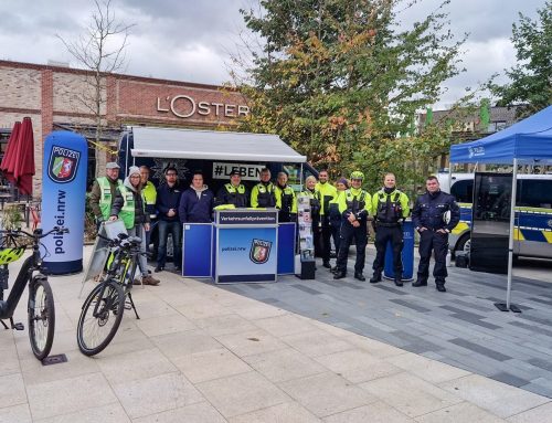 Polizei Bochum sensibilisiert im Ruhrpark für mehr Sicherheit im Straßenverkehr