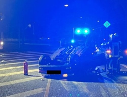 Auto überschlägt sich in Bochum-Harpen – zwei Leichtverletzte