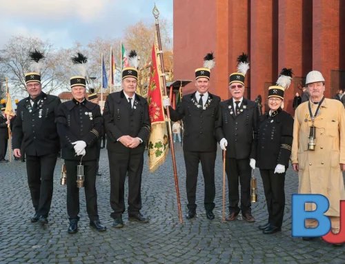 26. Bochumer Knappentag: Traditionelle Bergparade durch die Innenstadt