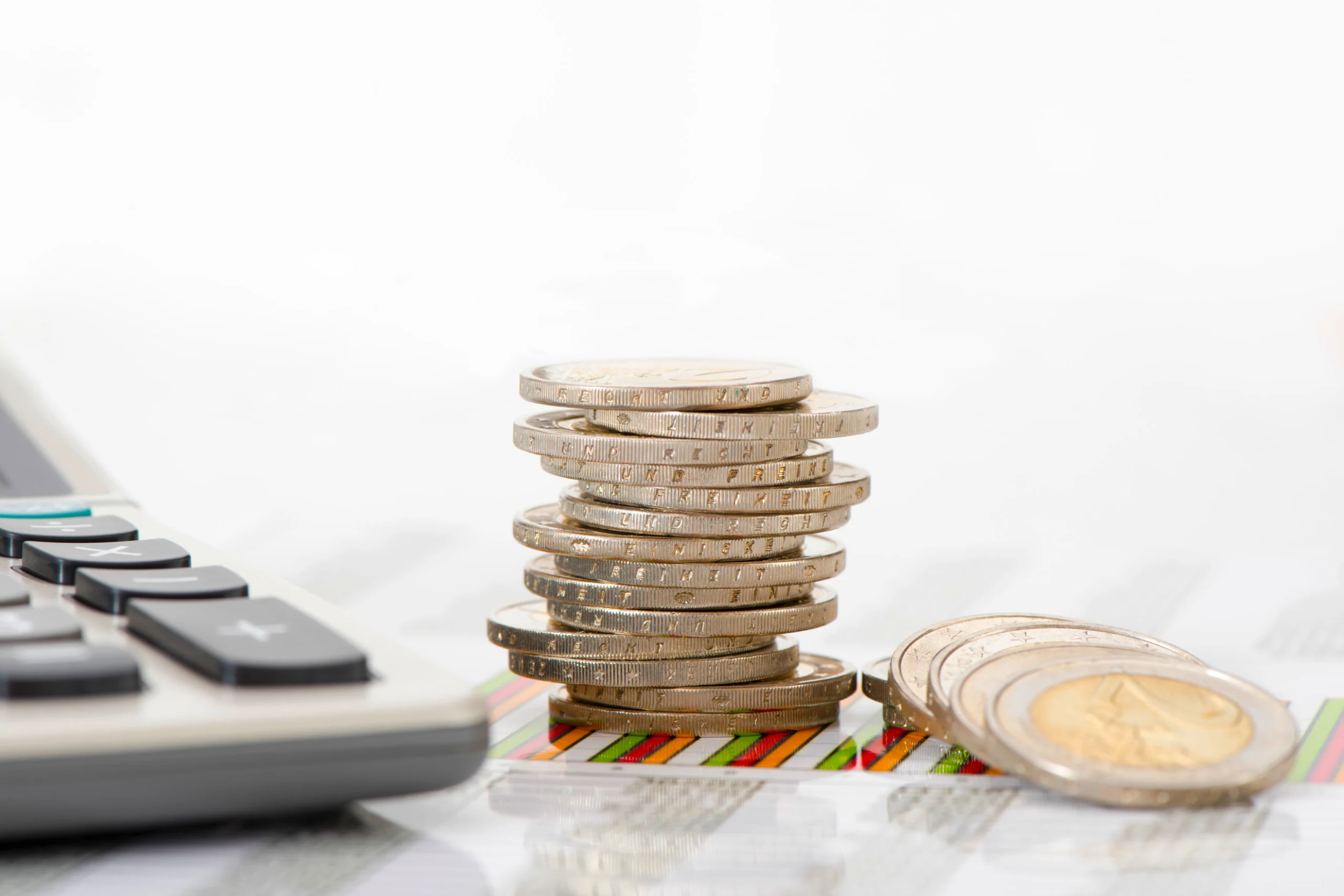 Die Versicherungspflichtgrenze steigt über den Jahreswechsel 2025/2026. Beschäftigte, die jährlich weniger als 77.400 Euro verdienen und bislang privat krankenversichert waren, können sich dann in der gesetzlichen Krankenversicherung versichern. Beitrag: Höhere Versicherungspflichtgrenze betrifft viele Beschäftigte