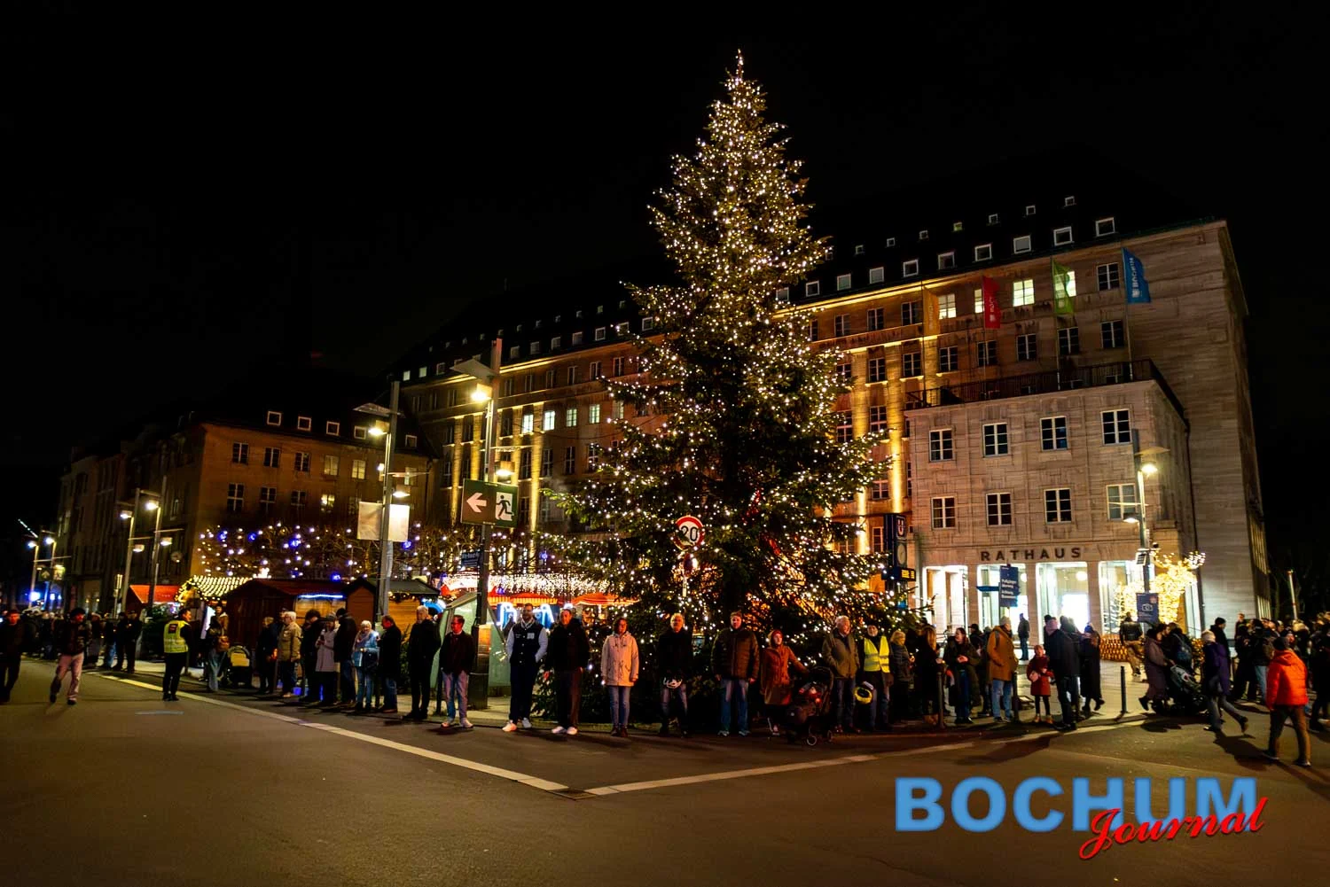 Beitrag: Menschenkette setzt Zeichen gegen Antisemitismus in Bochum
