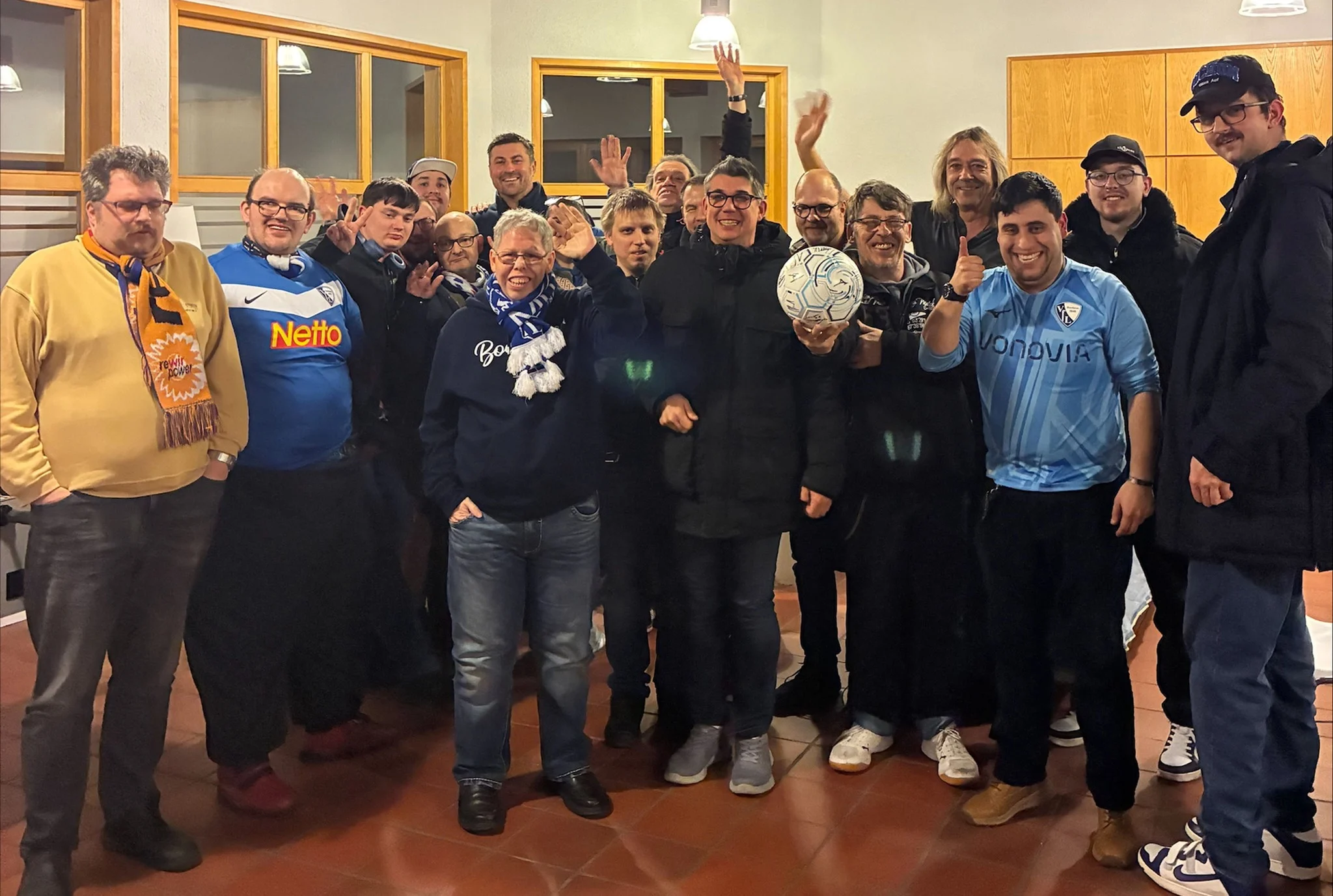 (c) VfL Bochum 1848 Beitrag: Heiko Butscher zu Gast beim Fanclub der Lebenshilfe Bochum