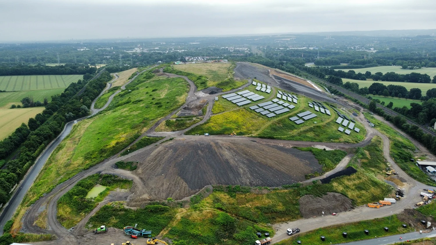 Beitrag: Führungen auf der Zentraldeponie Kornharpen: Einblick in Bau und Natur
