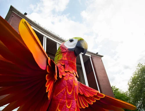 Fidena-Parade: Riesige Tierfiguren ziehen durch die Innenstadt
