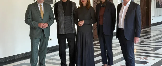 Oberbürgermeister Jörg Lukat, Hartmut und Christine Räder, Bettina Eickhoff (Eickhoff-Werke) und Jürgen Hohmann (Sparkasse Bochum) stellen die neue Stiftung „Gemeinsam für Bochum“ vor (Foto: Jens Matheuszik)