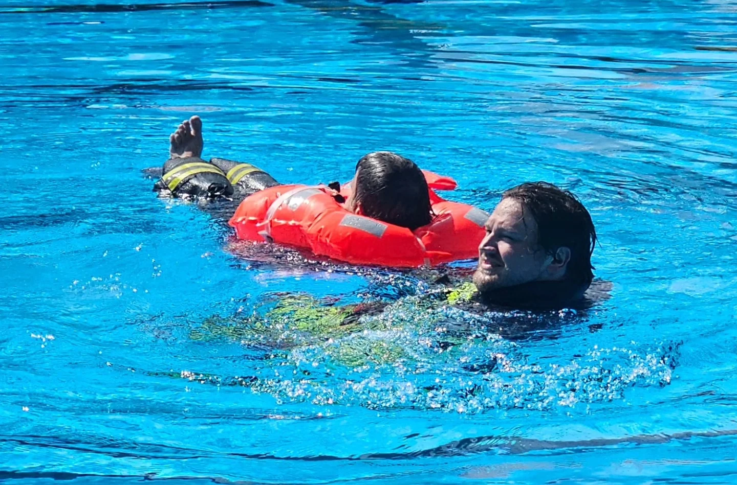 (c) Freiwillige Feuerwehr Bochum Linden Beitrag: Feuerwehr Linden probt den Ernstfall im Freibad Hofstede