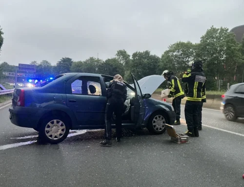 Zwei Verletzte bei Alleinunfall auf der A40