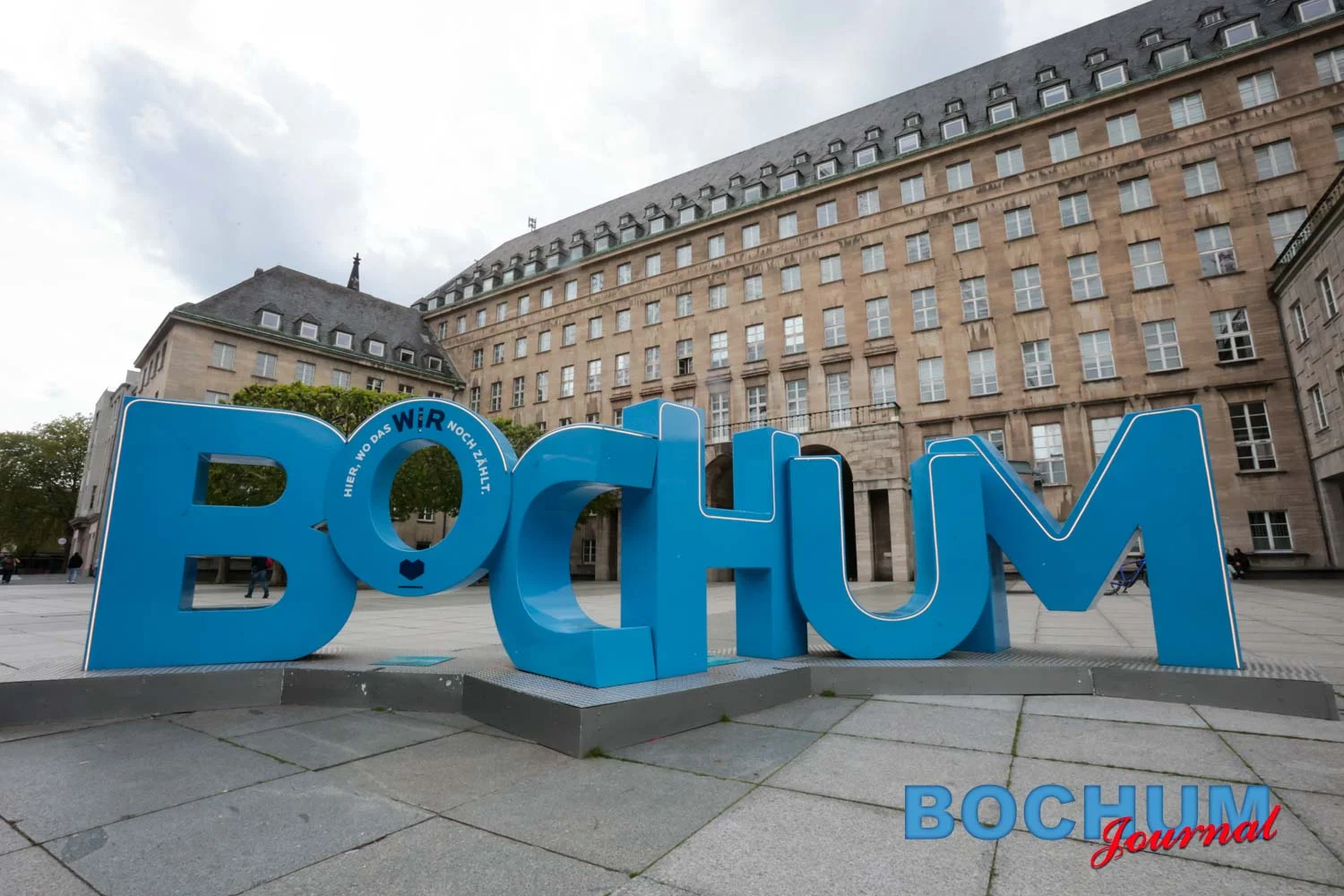 BOCHUM-Schriftzug vor dem Rathaus Beitrag: SKL Städteranking 2026: Bochum stagniert im Mittelfeld der Lebenszufriedenheit