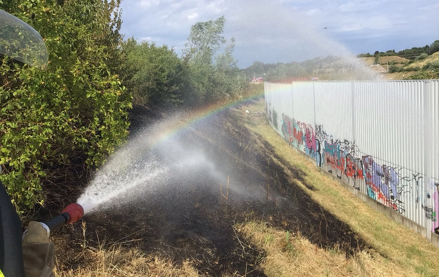 Böschungsbrand an der A40 Beitrag: Feuerwehr Bochum löscht Böschungsbrand an der A40