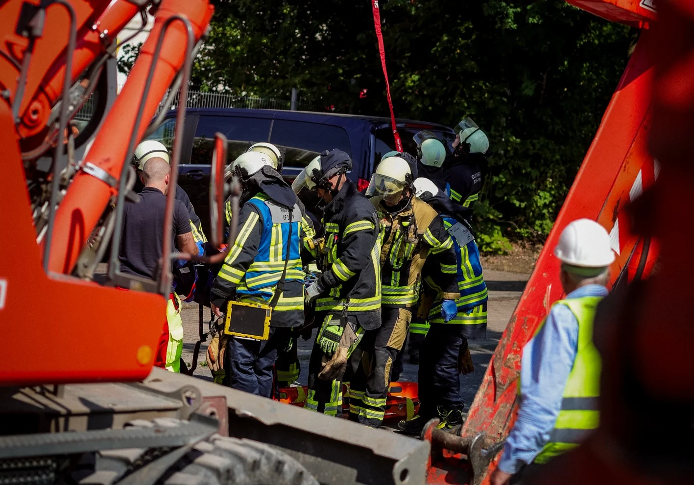 Baustellen-Unfall Beitrag: Tödlicher Sturz, Bauarbeiter aus Grube gerettet und Suche nach Scooter-Fahrer