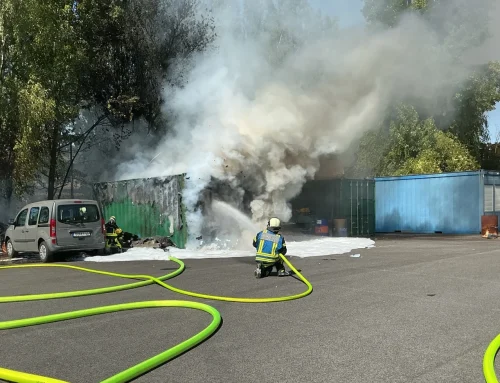 Fahrradfahrer nach Abbiegeunfall verletzt – Containerbrand fordert Feuerwehr
