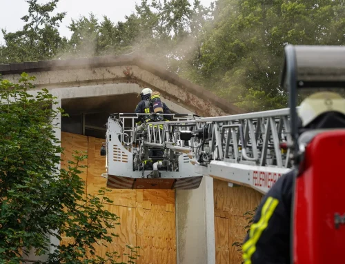 Feuerwehr Bochum löscht Feuer in verlassener Schule