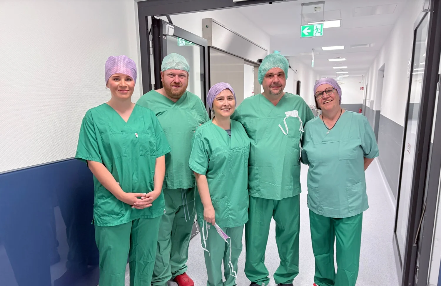 Felicitas Arndt (stellv. Kreisvorsitzende der CDU Bochum), Christian Herker (Kreisvorsitzender der CDA Bochum), Tijen Ataoglu MdB (CDU-Bundestagsabgeordnete), Dennis Radtke MdEP (CDU-Europaabgeordneter), Karin Reitemeyer (CDA-Kreisvorstand) Beitrag: CDU-Politik auf Sommertour im Katholischen Klinikum