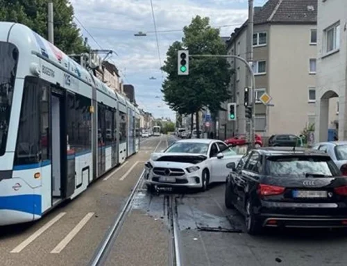 Straßenbahn-Crash, skurriler Roller-Unfall und Fotofahndung