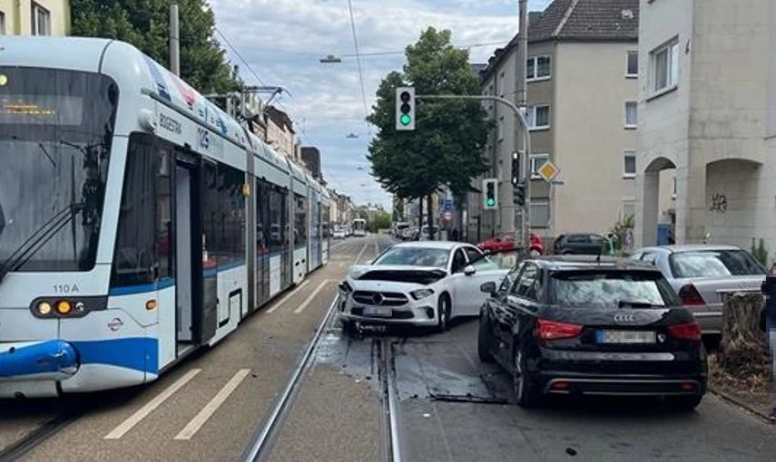 Beitrag: Straßenbahn-Crash, skurriler Roller-Unfall und Fotofahndung