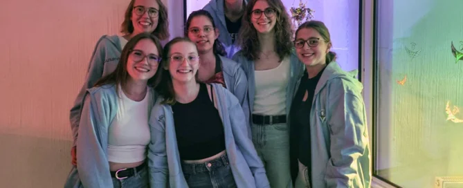 Das Team vom 'Safe Space' bei den Renovierungsarbeiten (Foto: Nina Elias)