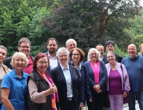 NRW-Sozialminister Karl-Josef Laumann besucht Caritas-Notunterkunft Barbarahaus