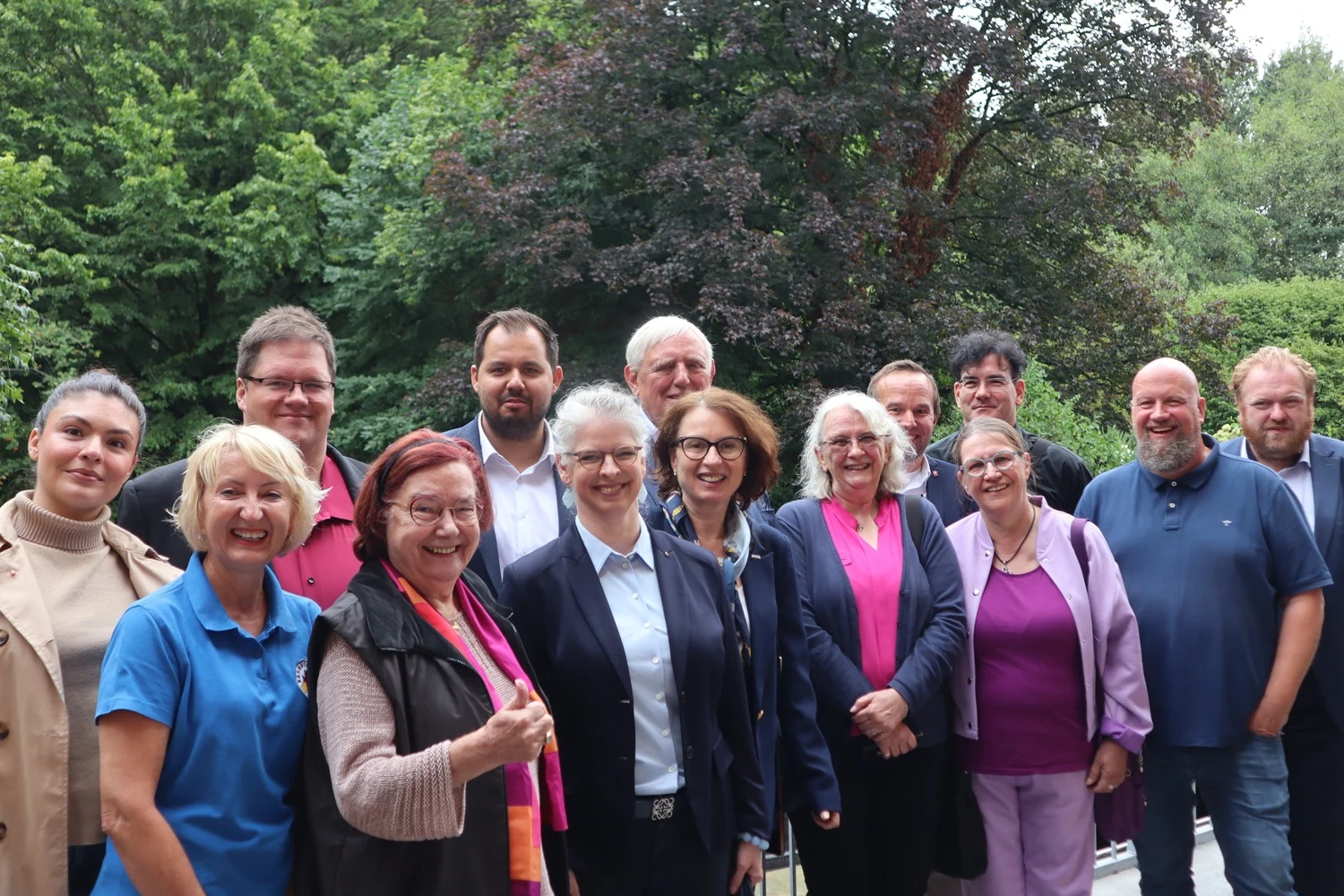 Beitrag: NRW-Sozialminister Karl-Josef Laumann besucht Caritas-Notunterkunft Barbarahaus