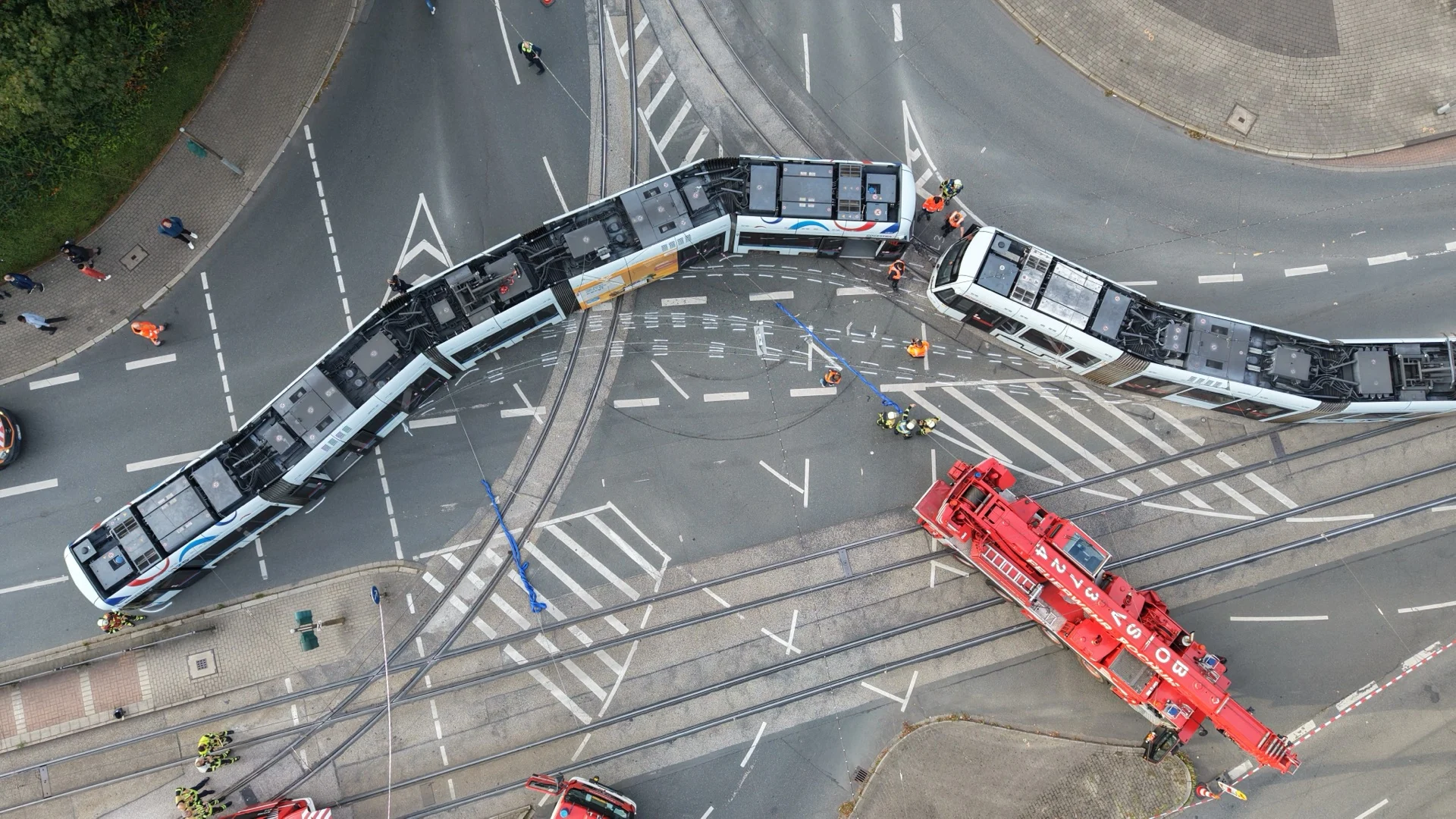 Straßenbahn entgleist Beitrag: Nächtlicher Hotel-Einbruch und Straßenbahn-Havarie