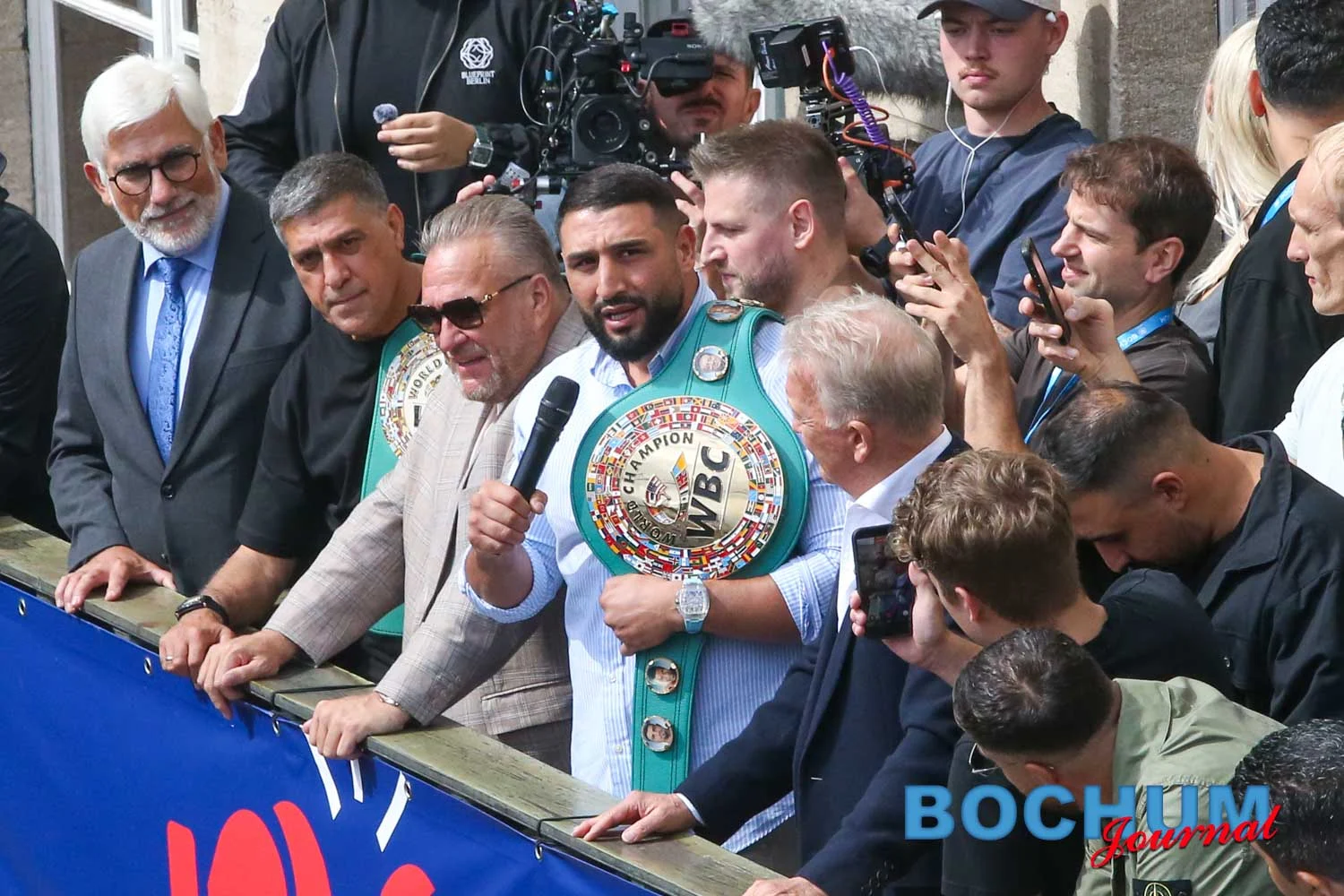 Beitrag: Bochum feiert Box-Weltmeister Agit Kabayel im Rathaus