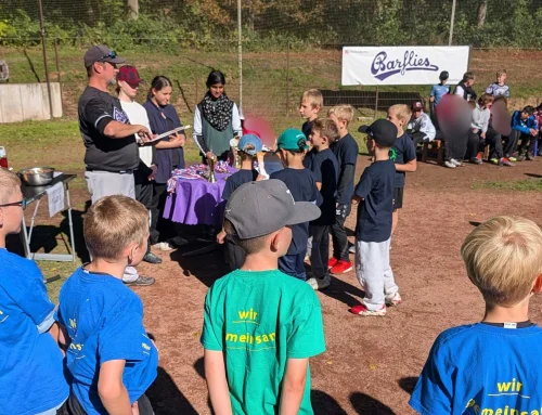 Bochum Barflies bringen Grundschulen auf den Baseballplatz