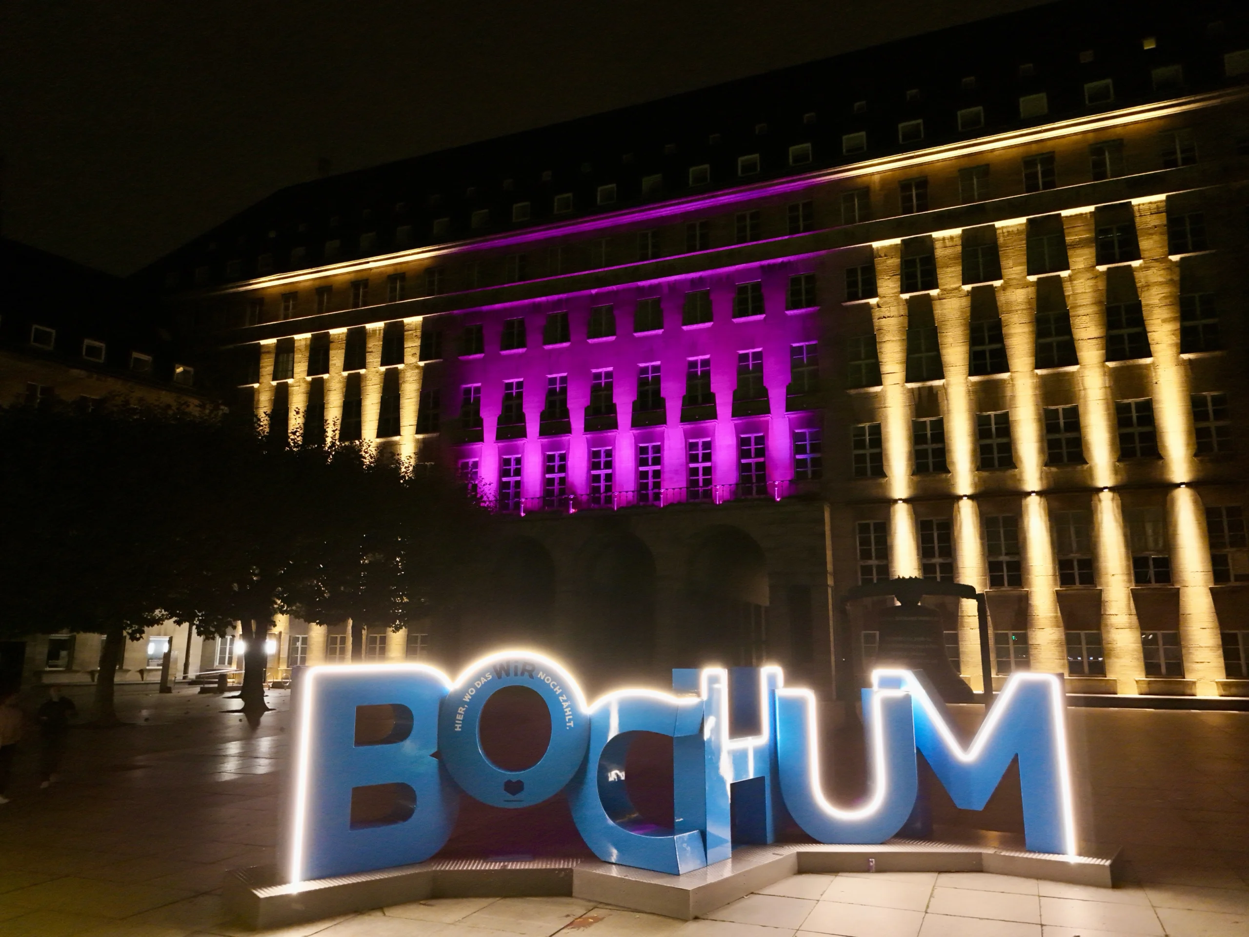 Beitrag: Weltmädchentag in Bochum: Wahrzeichen leuchten am 11. Oktober in Pink