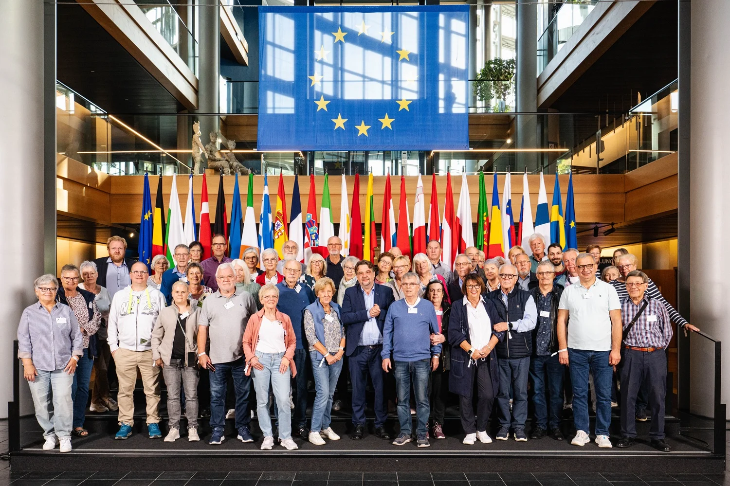 Die Besuchergruppe aus der Metropole Ruhr mit Dennis Radtke MdEP (Mitte) im Europäischen Parlament in Straßburg Beitrag: Blick hinter die Kulissen von Straßburg