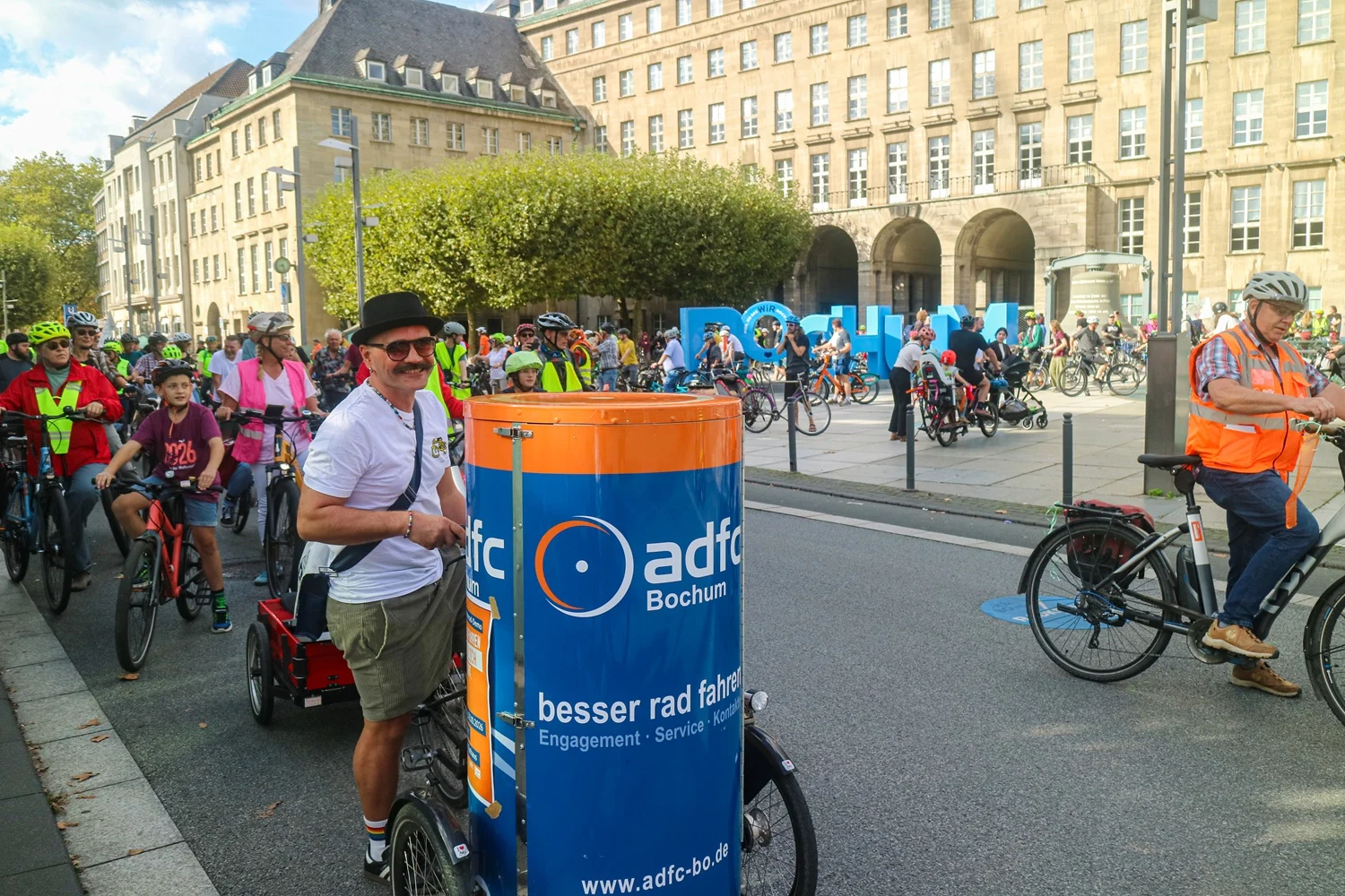 Demozug startet Beitrag: Bunte Zweirad-Parade für die Mobilitätswende