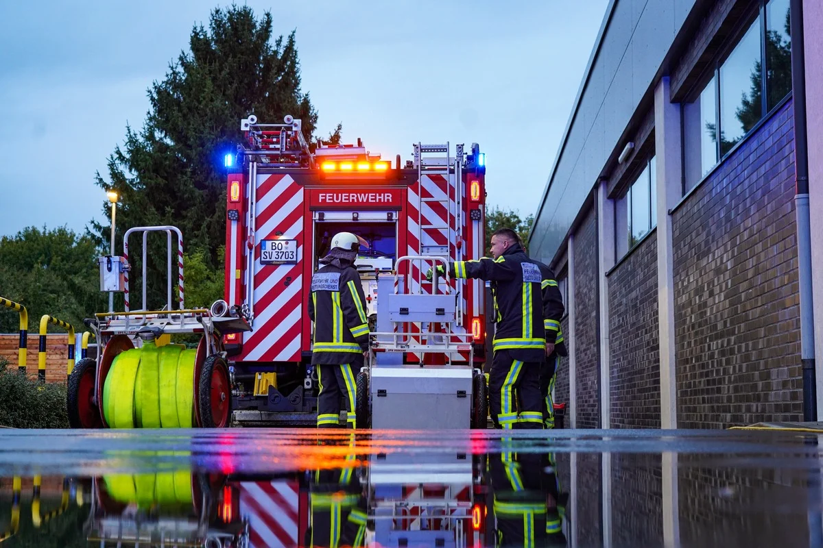 (c) Feuerwehr Bochum Beitrag: Feuer im Discounter, Raser-Schwerpunktkontrollen und Einbruch bei Freiwilliger Feuerwehr