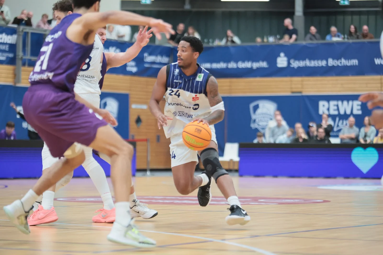 VfL SparkassenStars Bochum verlieren mit 93:100 gegen die BG Göttingen Beitrag: SparkassenStars Bochum verlieren knapp gegen BG Göttingen