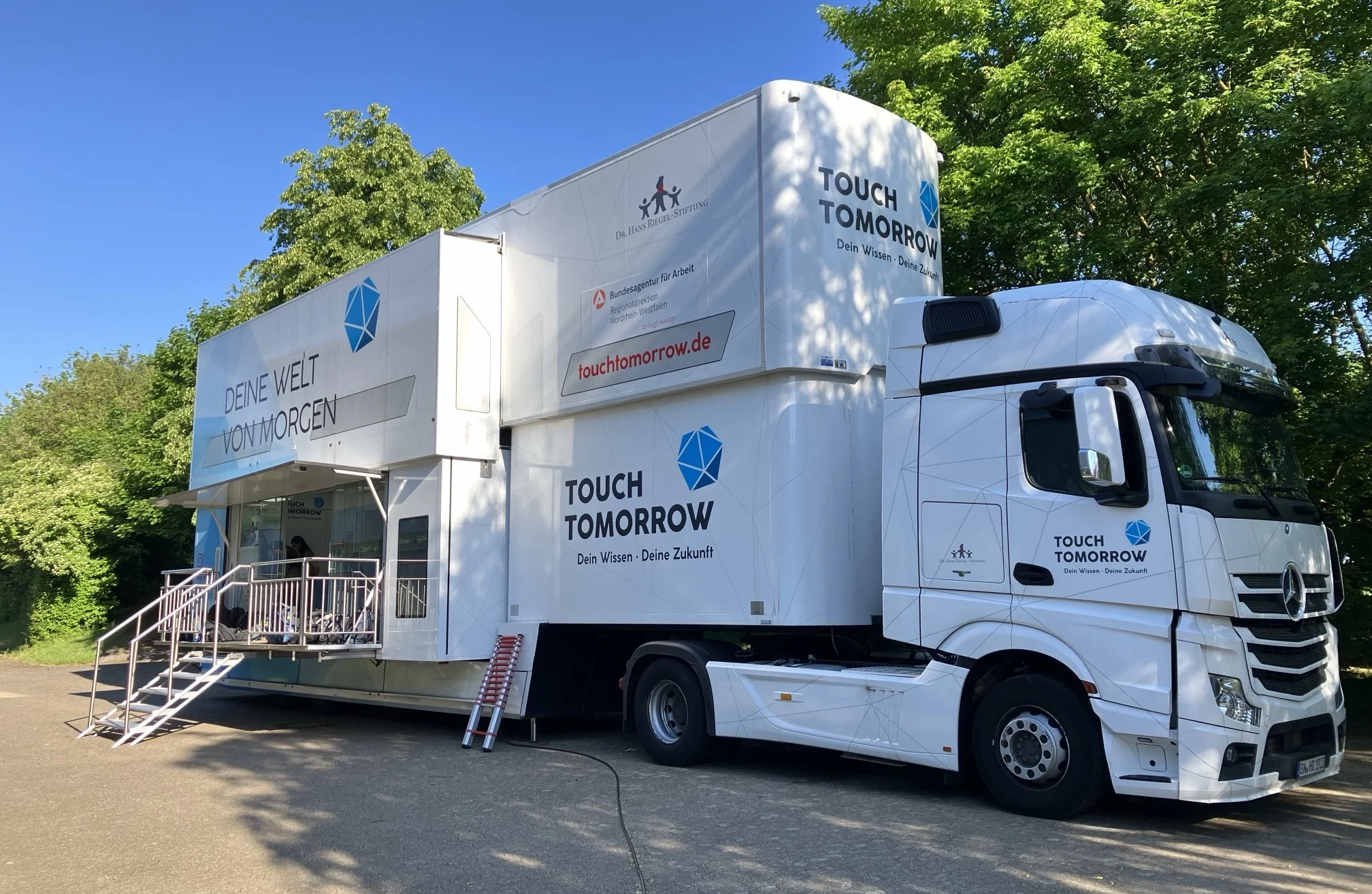 TT_Truck_Aussenansicht_1 Beitrag: Zukunftstechnologien im mobilen Labor