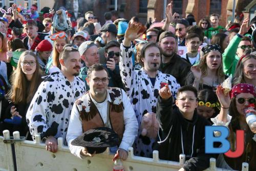 Rosenmontagsumzug Lindwurm