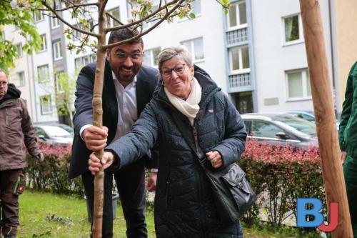 13.04.2024 - Sefdar Yueksel Projektpatin Carina Goedeke DPSG St. Meinolphus - Pflege und Instandhaltung des Kirchengelaendes St. Meinolphus