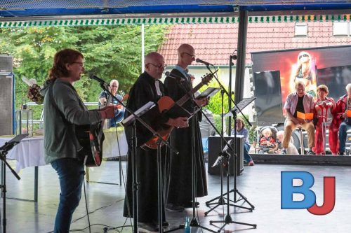 Gottesdienst auf dem Harpener Dorffest (Foto: Jenny Musall)