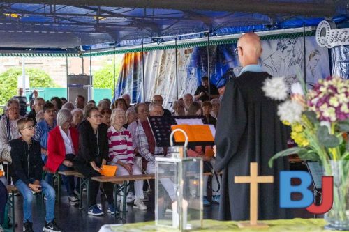 Gottesdienst auf dem Harpener Dorffest (Foto: Jenny Musall)
